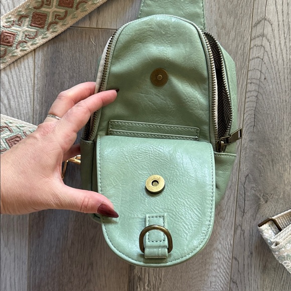 Pink Lily Crossbody Bag - Picture 3 of 6